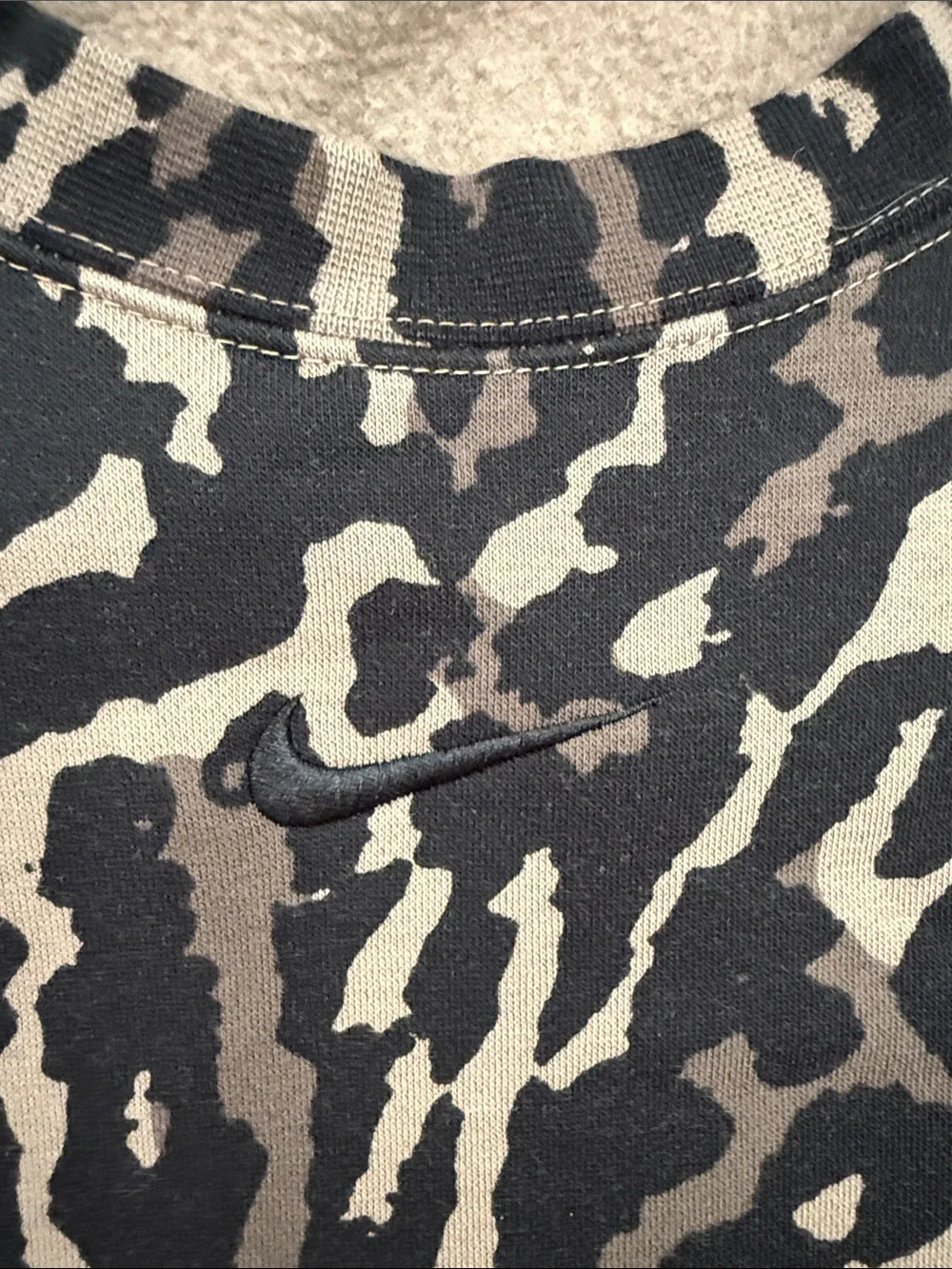 Nike Black and Cream Animal-Print Crewneck oversized loose fit